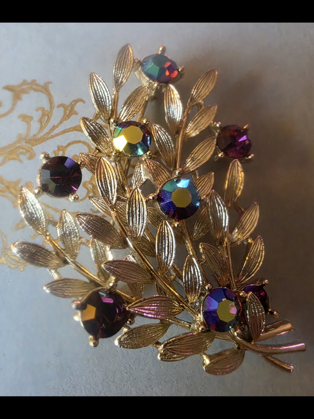 Stunning Lisner Vintage Brooch With Stunning Aurora Borealis Rhinestones